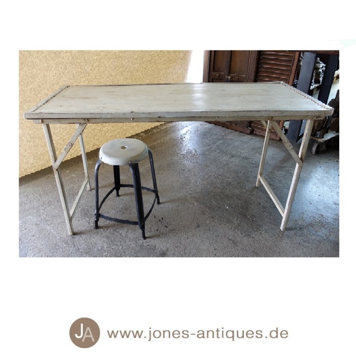 table de marché en bois et fer,  blanc antique