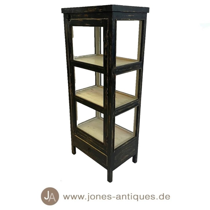 4-seitig verglaste Vitrine aus Mangoholz in der Farbe außen schwarz / innen creme-weiß