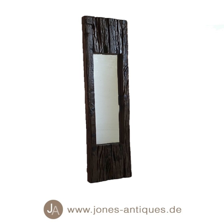 Miroir étroit avec un cadre large en vieux bois, taille 25 x 120 cm