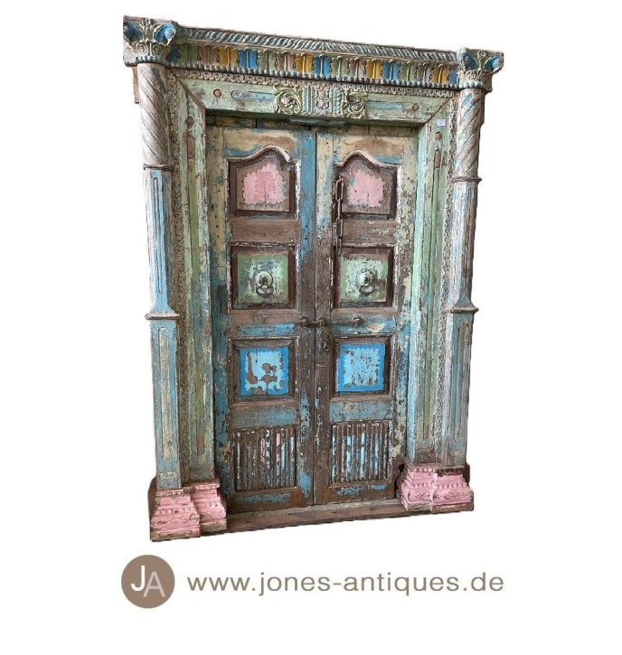 Altes Portal aus herschaftlichem Haus