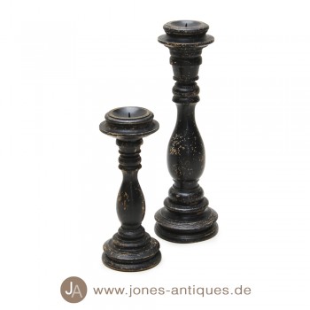 Großer Kerzenhalter aus Holz in wunderschönem Antikfinish in der Farbe schwarz-antik