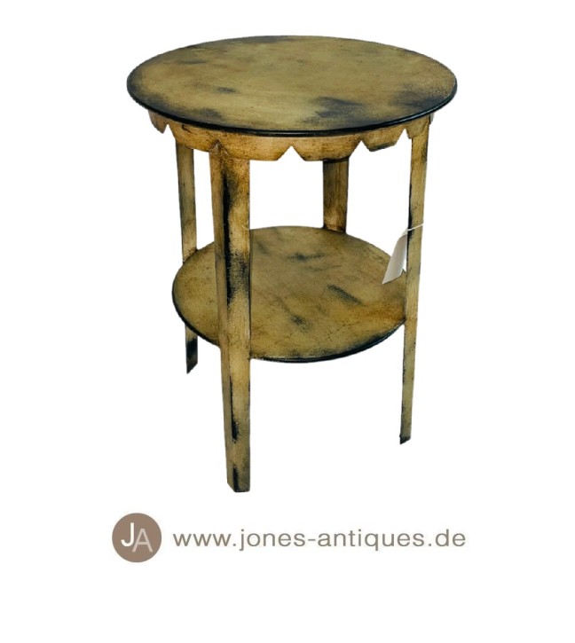 Eisenbistrotischchen mit Ablage