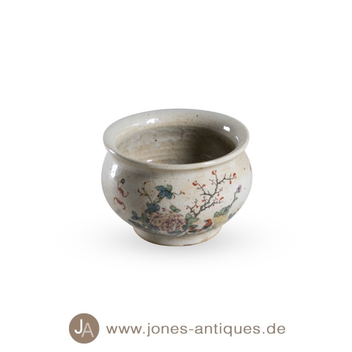 chinese porcelain vase with bird design