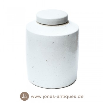 Vase oder Deckeltopf aus Porzellan in der Farbe weiß