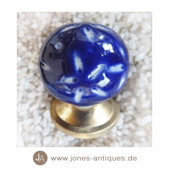 Keramik-Knauf Kugelform groß - handgearbeitet - Farbe blau mit weißlichen Sternen