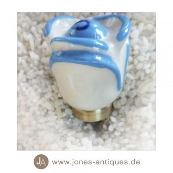 Keramik-Knauf Blumenform - handgearbeitet - Farbe weiß mit blau