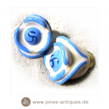 Keramik-Knauf Blumenform - handgearbeitet - Farbe hellblau/weißlich
