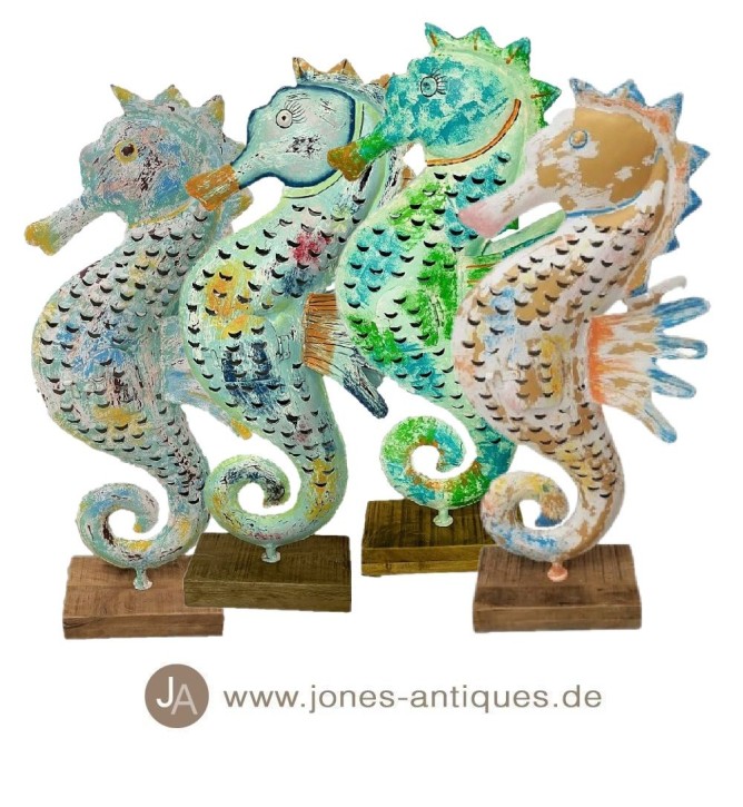 Großes stehendes Seepferd-Windlicht auf Holzsockel in diversen Farben erhältlich - handgearbeitet