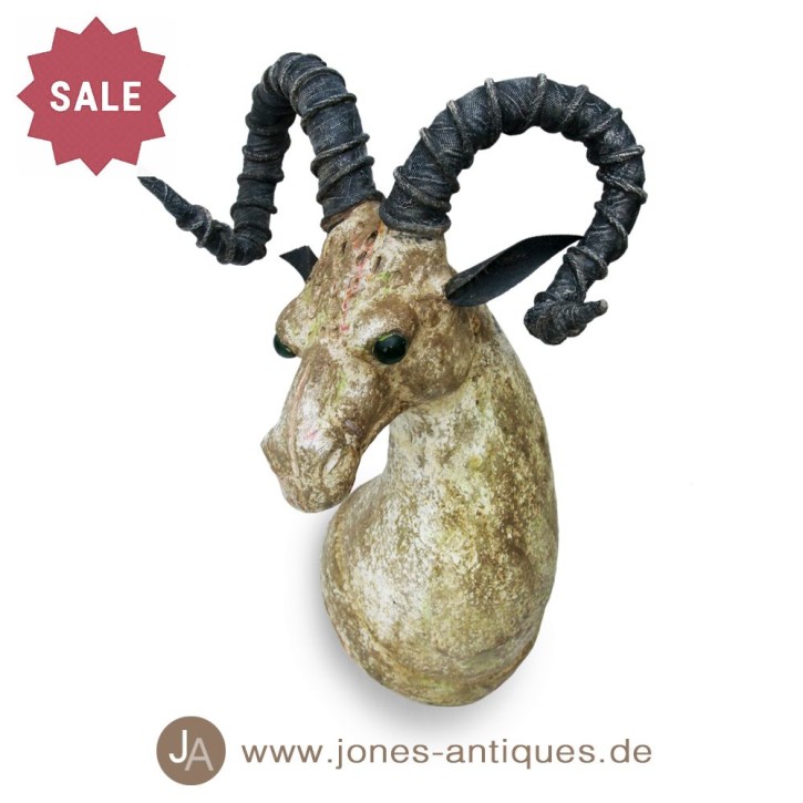 naturgetreuer Widderkopf aus Pappmaché- handgearbeitet und -bemalt