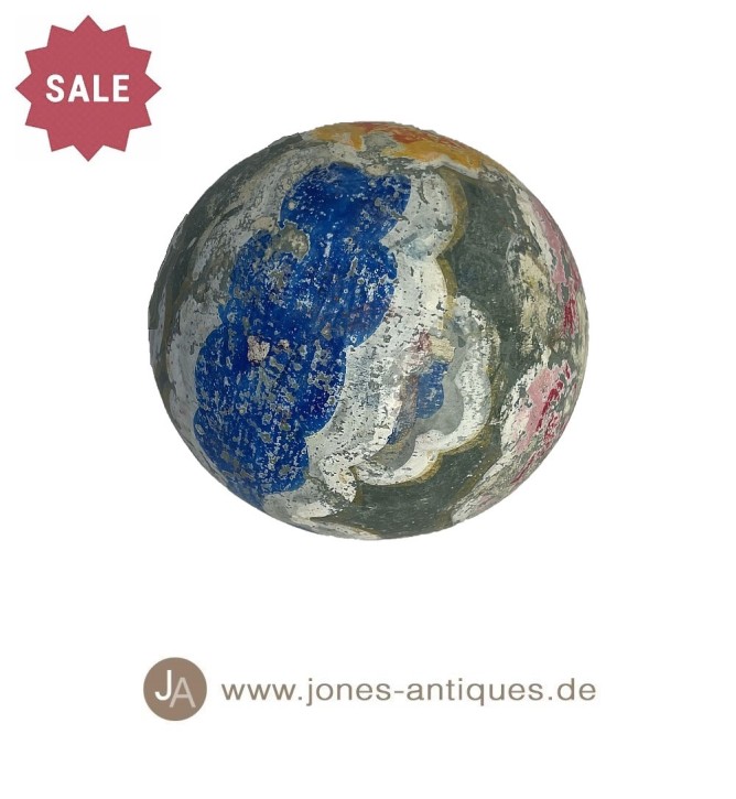 kleine handgearbeitete Dekokugel aus Holz in sehr aufwendigem Antikfinish - Farbe grau