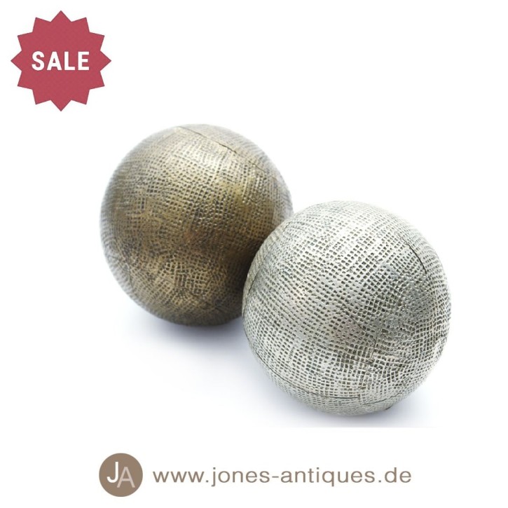 Dekokugeln groß - Set bestehend aus 2 handgearbeitete Kugeln - Holz beschlagen mit Bronze oder Weißmetall