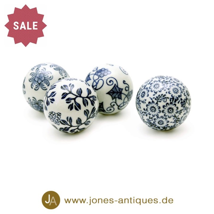 Dekokugeln klein - Set bestehend aus 4 handgearbeitete Kugeln - Porzellan blau/weiß